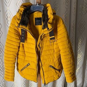 Zara Yellow Puffer Jacket with zippered hidden Hood Sz Large